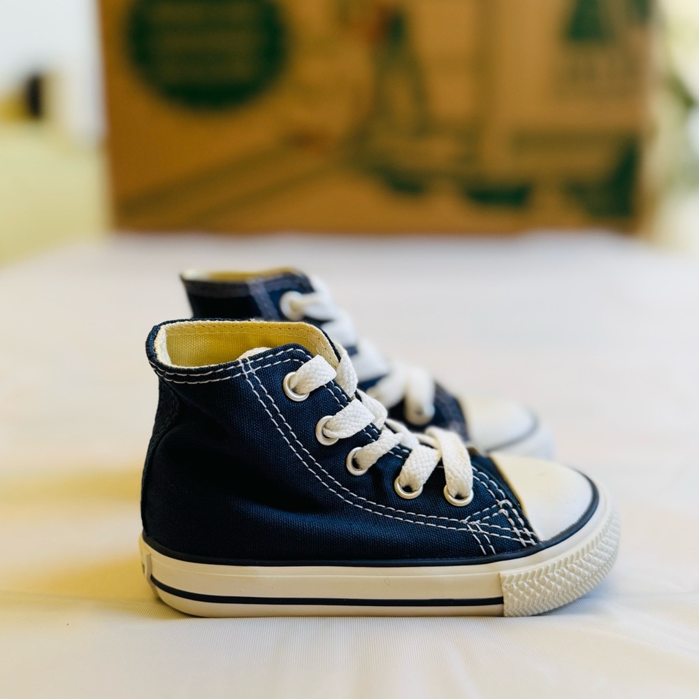 Converse hi top chuck Taylor all star infants new in original box